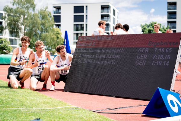 Marius Abele (SSC Hanau-Rodenbach), Lukas Abele (SSC Hanau-Rodenbach), Julius Martiny (SSC Hanau-Rodenbach) am 29.05.2022 waehrend der Deutschen Meisterschaften Langstaffel im Otto-Schott-Sportzentrum in Mainz